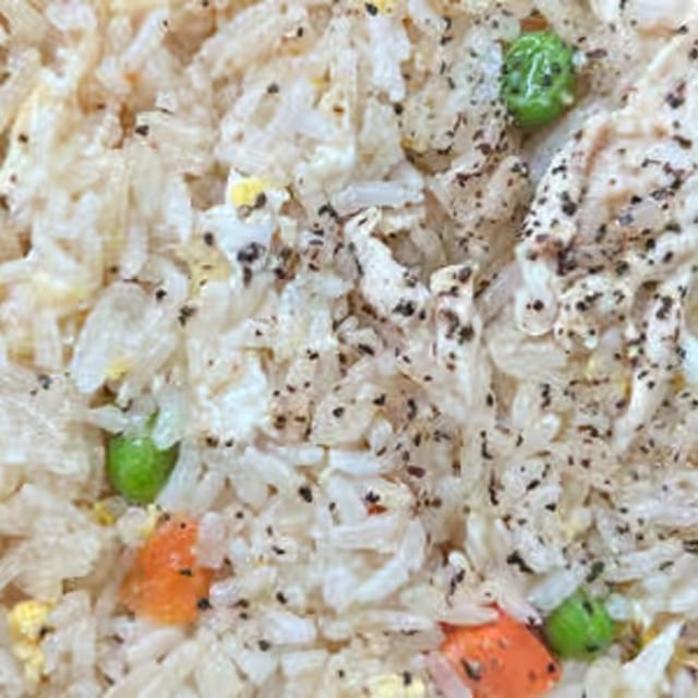 60. Fried Rice with Chicken (C0m Chien Ga).