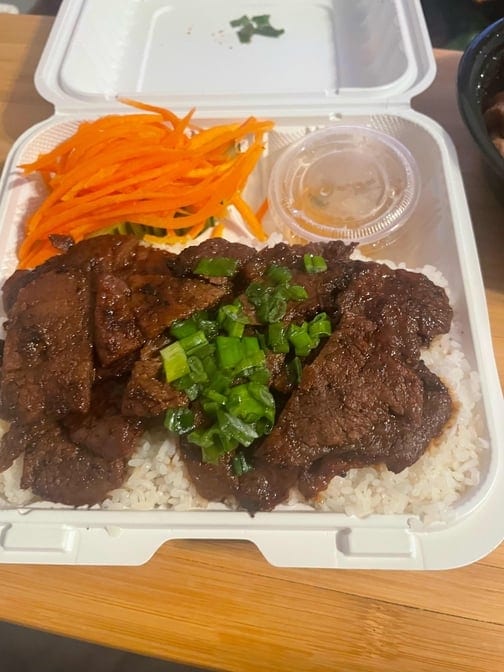 44. Grilled Beef on Rice (Com Bo Nuong).